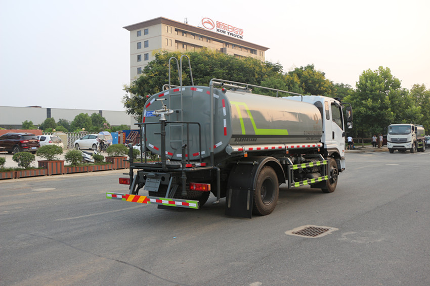 12方的灑水車 12方的灑水車